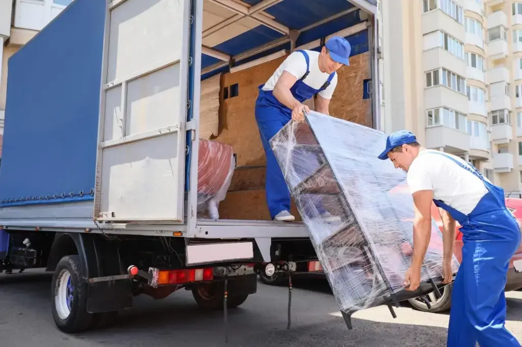 serviciul de manipulare si transport La Depozit